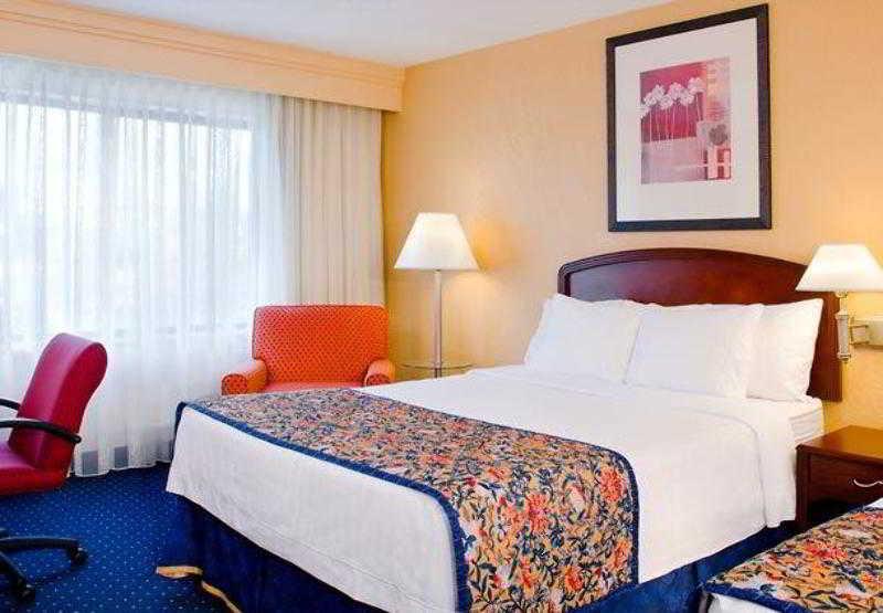 Best Western Plus Elgin - Chicago West Dundee Екстериор снимка