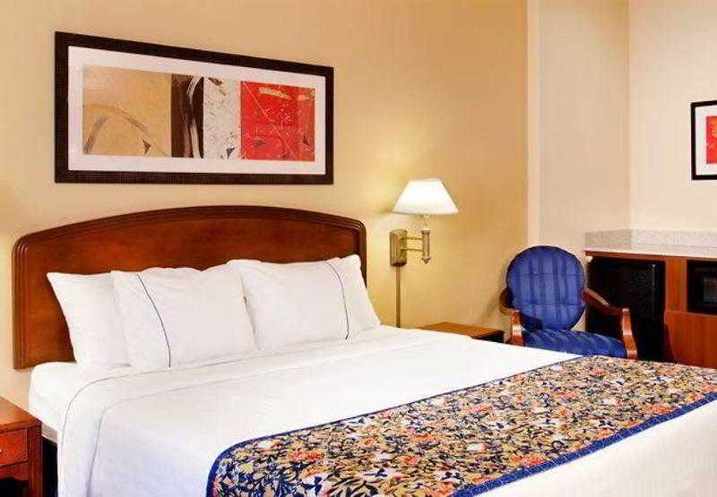 Best Western Plus Elgin - Chicago West Dundee Стая снимка